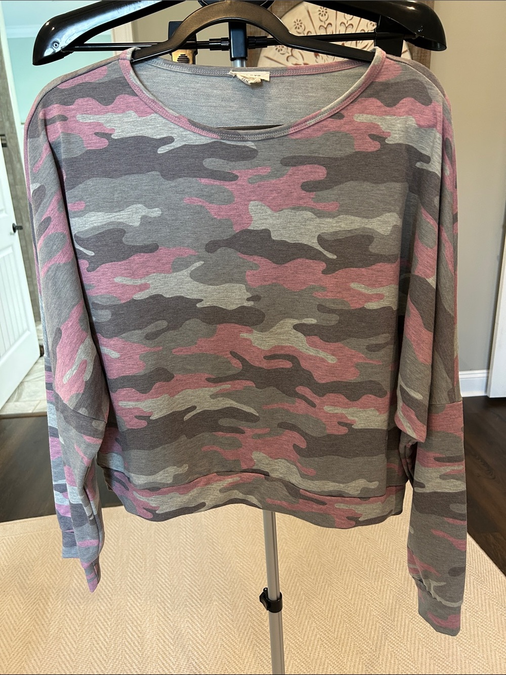 Yelete Woman’s Pink & Gray Camo Long Sleeve Top/ NWOT / sz XL